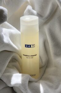 24/7 sensitive cleanser 2 in 1 200 ml